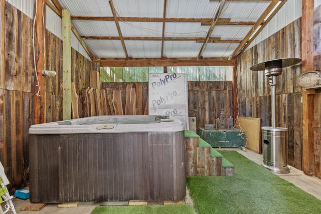 6442 S 300 W, Trafalgar, IN 46181