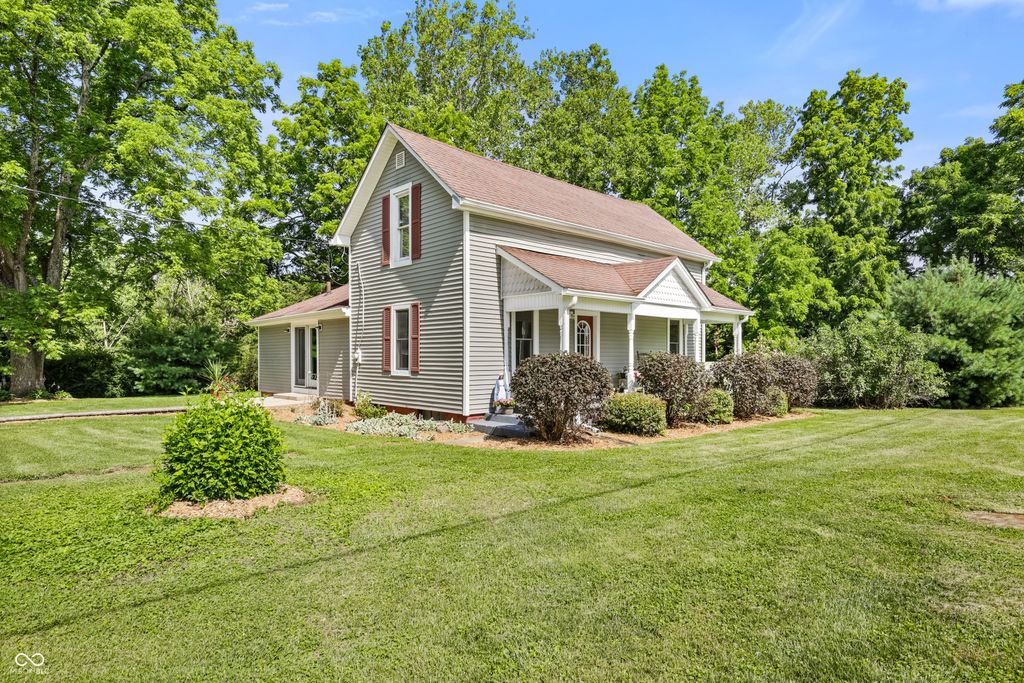 6442 S 300 W, Trafalgar, IN 46181