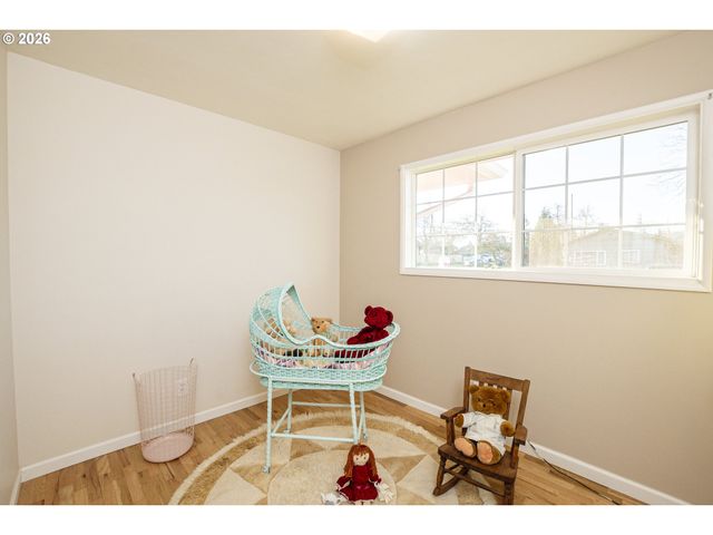 1168 PLEASANT St, Springfield, OR 97477