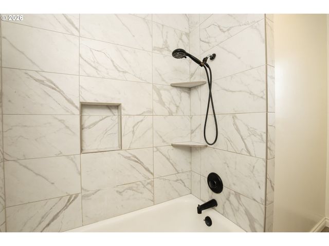 1168 PLEASANT St, Springfield, OR 97477