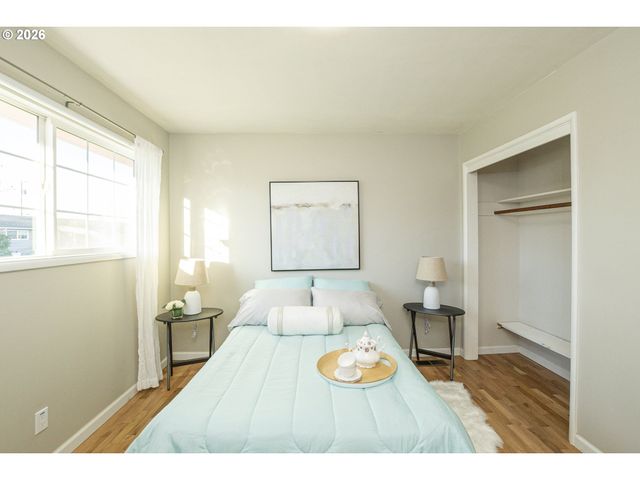 1168 PLEASANT St, Springfield, OR 97477