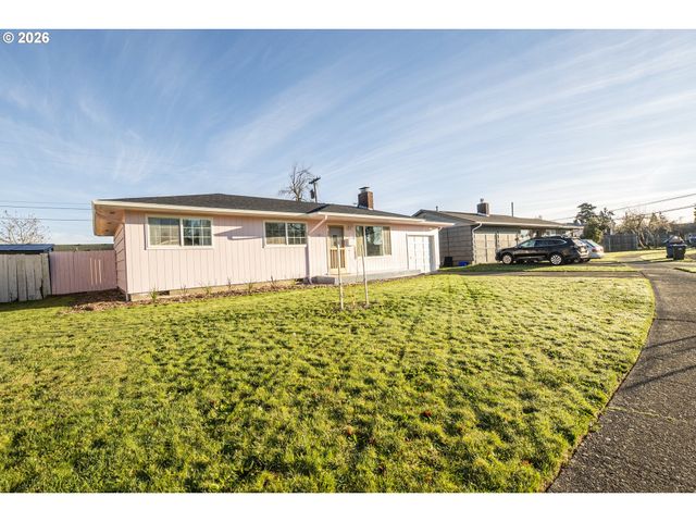 1168 PLEASANT St, Springfield, OR 97477
