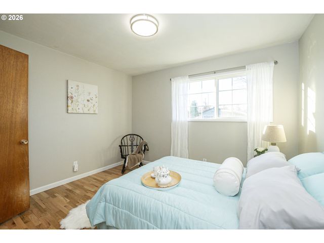 1168 PLEASANT St, Springfield, OR 97477