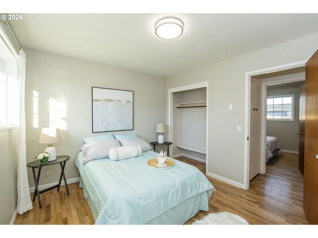 1168 PLEASANT St, Springfield, OR 97477