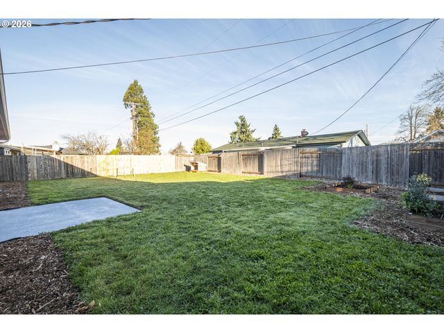 1168 PLEASANT St, Springfield, OR 97477