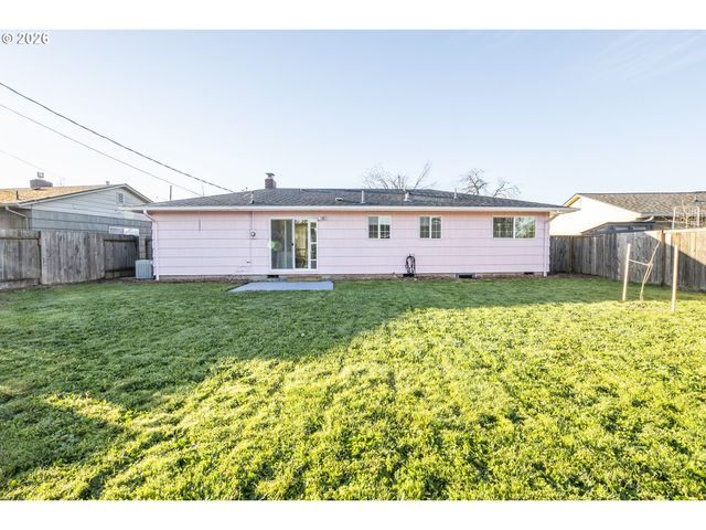 1168 PLEASANT St, Springfield, OR 97477