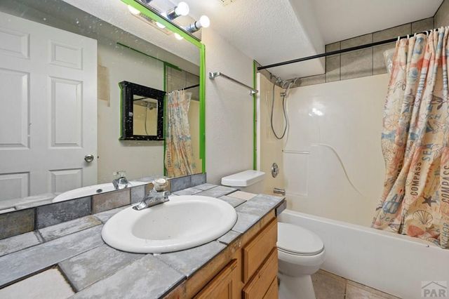 979 S Alexis Lane, Pueblo, CO 81007