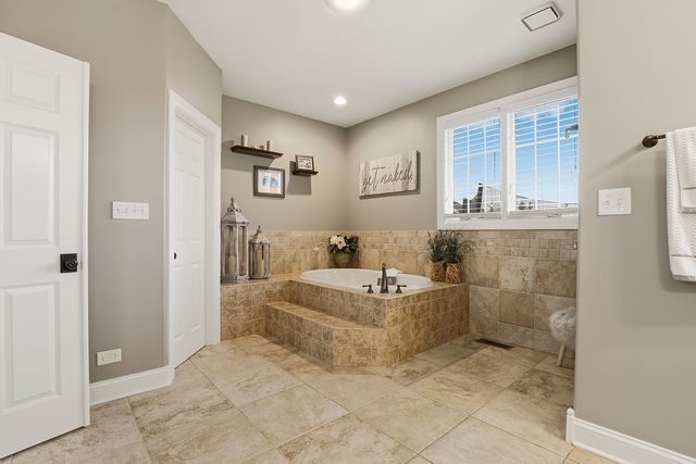 8844 Port Washington Drive, Frankfort, IL 60423