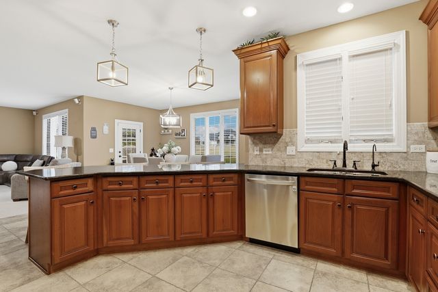 8844 Port Washington Drive, Frankfort, IL 60423