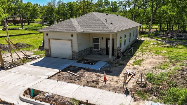 409 S Main Street, Bonham, TX 75418