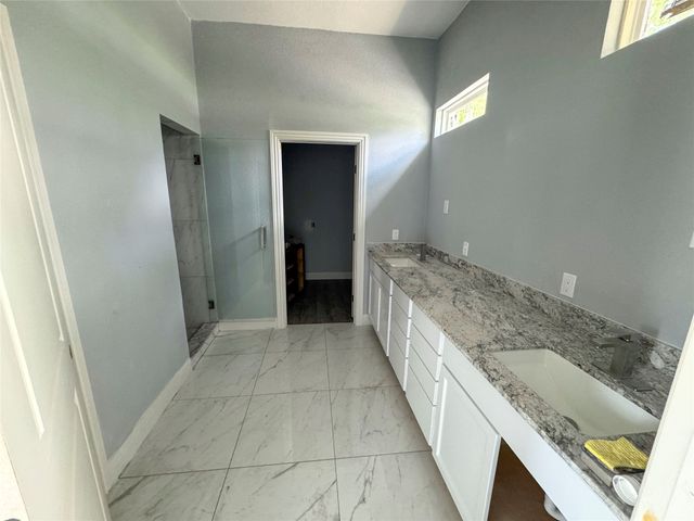 409 S Main Street, Bonham, TX 75418