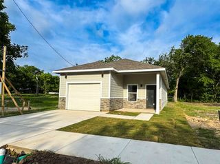409 S Main Street, Bonham, TX 75418
