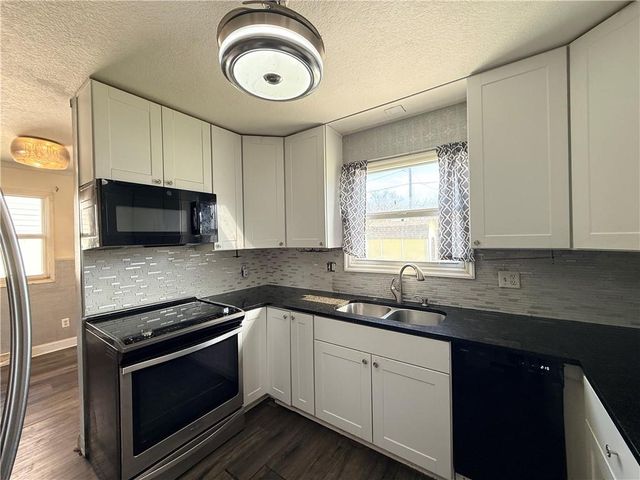 7801 NE San Rafael Drive, Kansas City, MO 64119