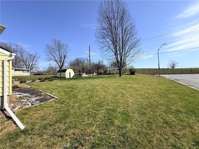 7801 NE San Rafael Drive, Kansas City, MO 64119