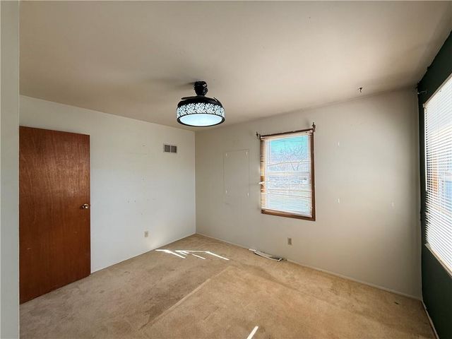 7801 NE San Rafael Drive, Kansas City, MO 64119