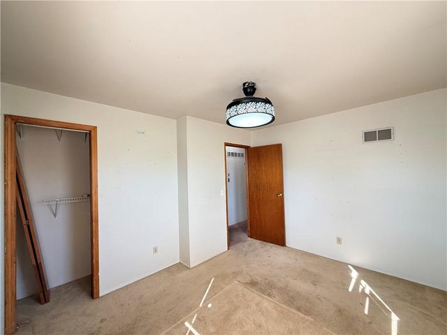 7801 NE San Rafael Drive, Kansas City, MO 64119