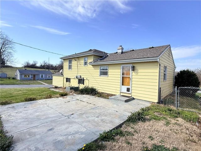 7801 NE San Rafael Drive, Kansas City, MO 64119