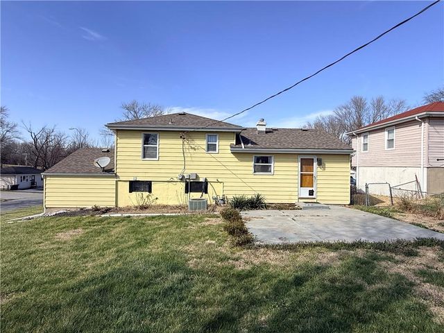 7801 NE San Rafael Drive, Kansas City, MO 64119