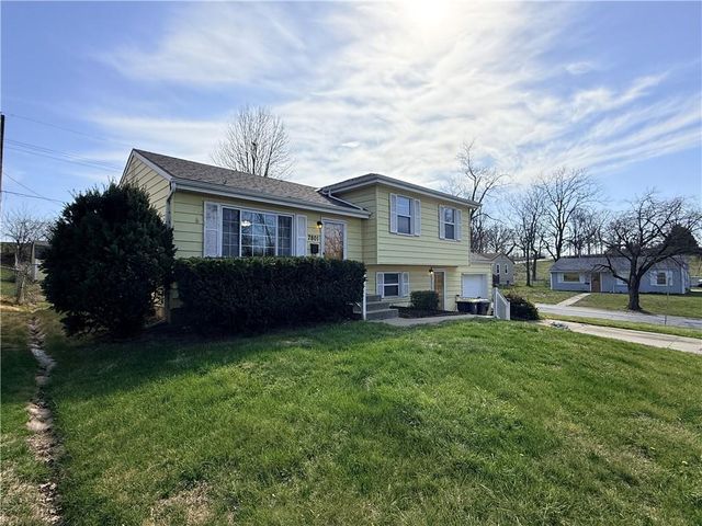 7801 NE San Rafael Drive, Kansas City, MO 64119