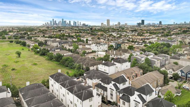 5605 Cohn Meadow Lane, Houston, TX 77007