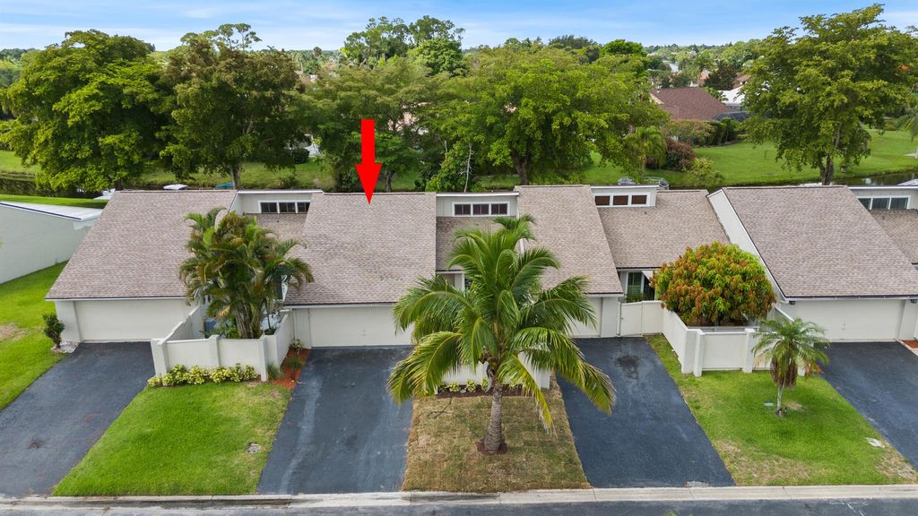 12814 Spinnaker Lane, Wellington, FL 33414