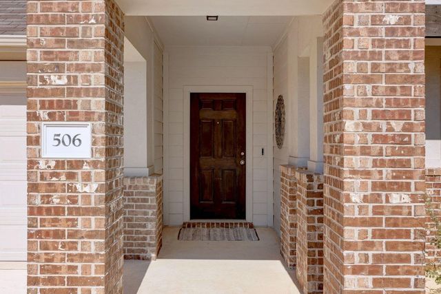 506 Hendelson LN, Hutto, TX 78634