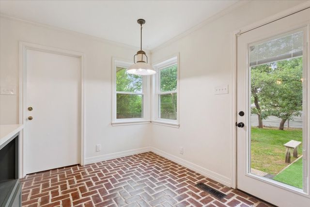 425 White Hall Road, Woodway, TX 76712