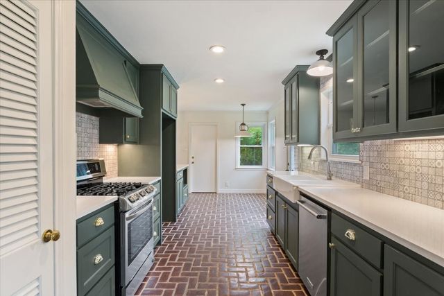 425 White Hall Road, Woodway, TX 76712