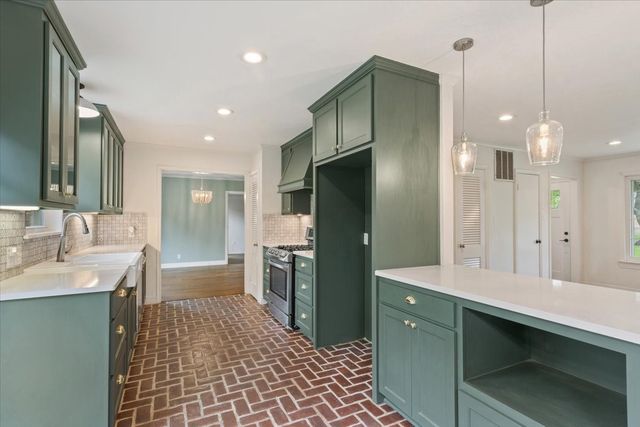 425 White Hall Road, Woodway, TX 76712