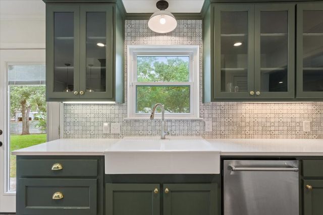 425 White Hall Road, Woodway, TX 76712