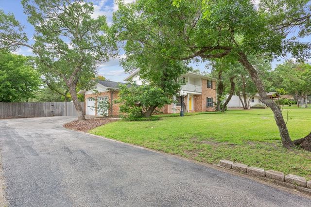 425 White Hall Road, Woodway, TX 76712