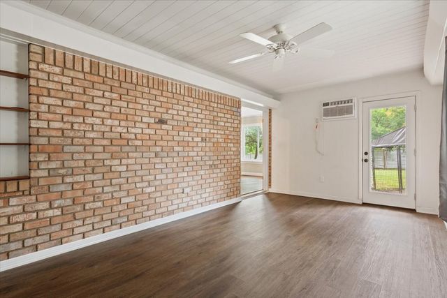 425 White Hall Road, Woodway, TX 76712