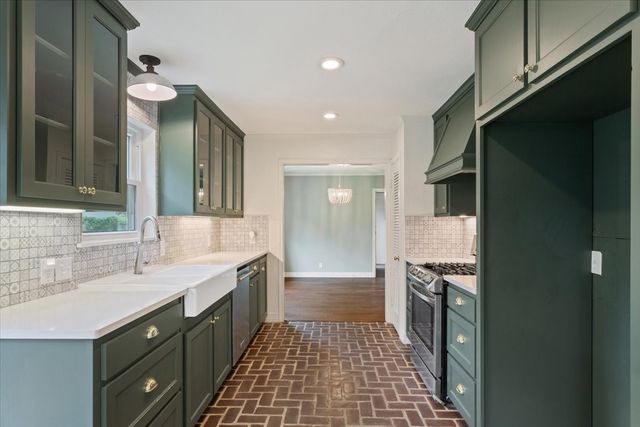 425 White Hall Road, Woodway, TX 76712