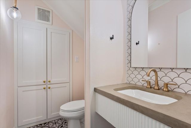 425 White Hall Road, Woodway, TX 76712