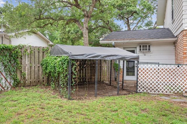 425 White Hall Road, Woodway, TX 76712