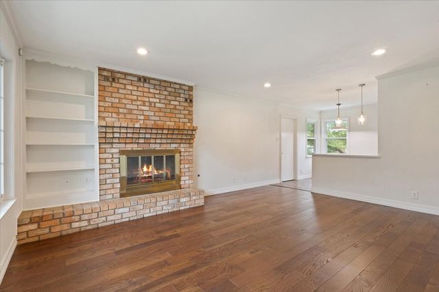 425 White Hall Road, Woodway, TX 76712
