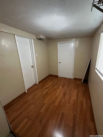 415 CHALMERS AVE, San Antonio, TX 78214