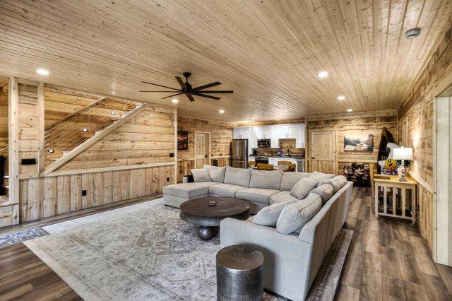 245 Bear Paw Trail, Blue Ridge, GA 30513