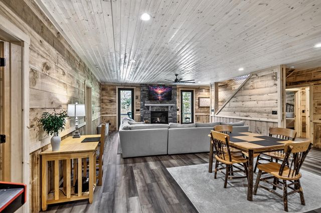 245 Bear Paw Trail, Blue Ridge, GA 30513