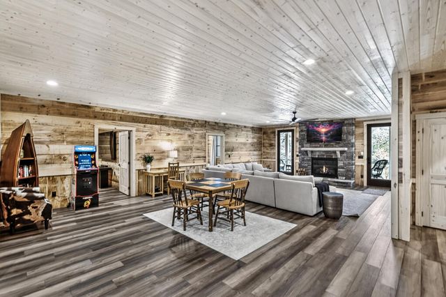 245 Bear Paw Trail, Blue Ridge, GA 30513