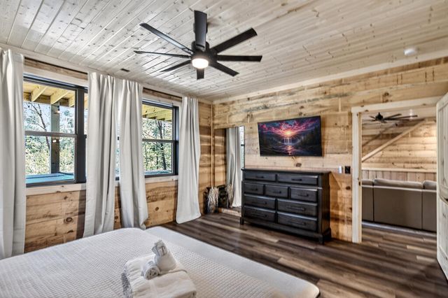 245 Bear Paw Trail, Blue Ridge, GA 30513