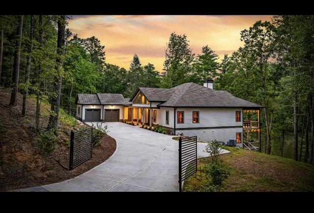 245 Bear Paw Trail, Blue Ridge, GA 30513