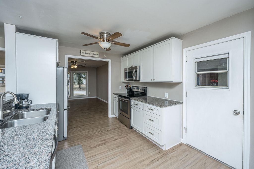 Image 18 of property listing at 210 Jimbo Road, Summerville, SC 29485