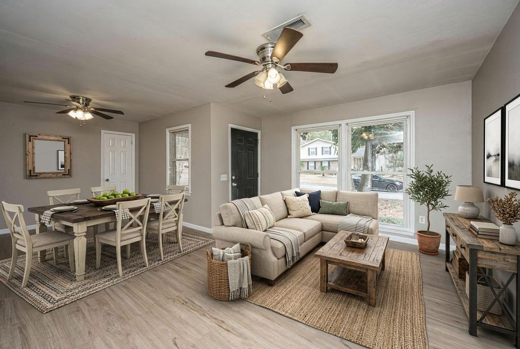 Image 2 of property listing at 210 Jimbo Road, Summerville, SC 29485