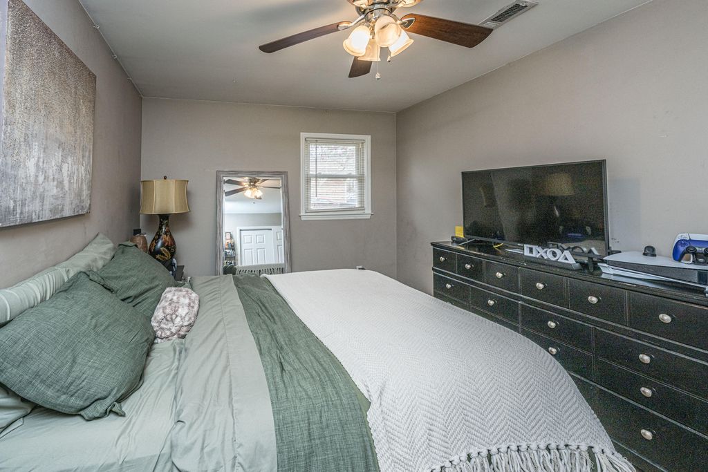 Image 23 of property listing at 210 Jimbo Road, Summerville, SC 29485