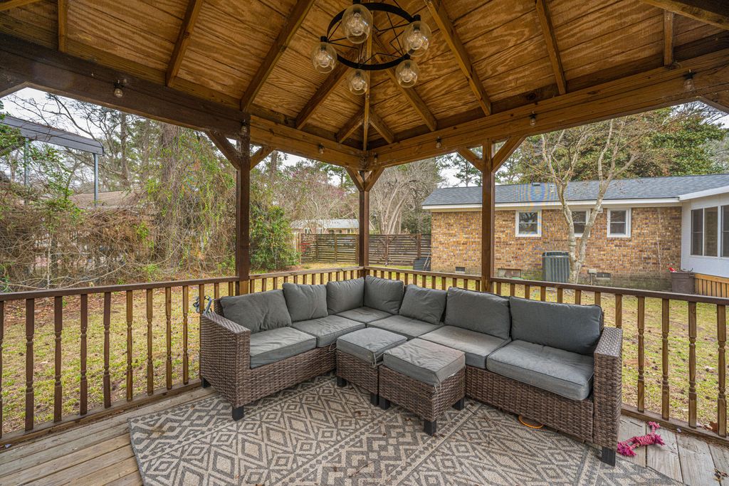 Image 6 of property listing at 210 Jimbo Road, Summerville, SC 29485