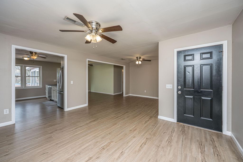 Image 7 of property listing at 210 Jimbo Road, Summerville, SC 29485