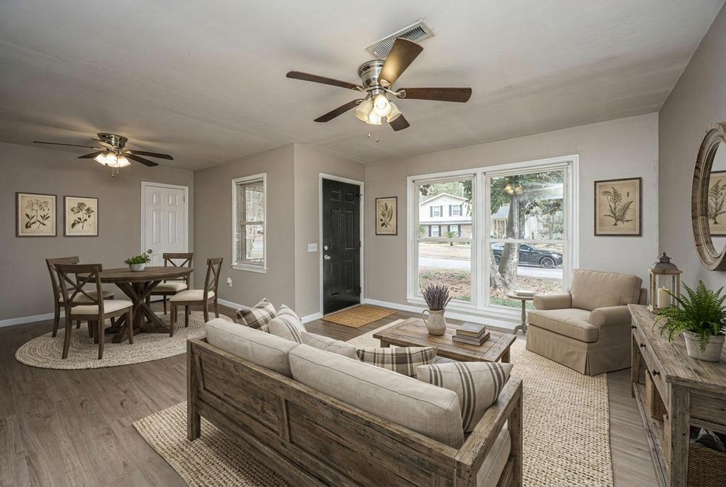 Image 8 of property listing at 210 Jimbo Road, Summerville, SC 29485