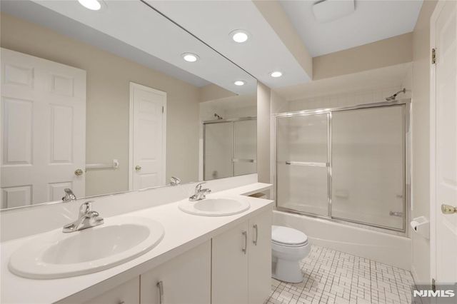 108 Surrey Court 108, Ramsey, NJ 07446