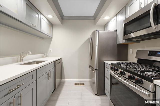 108 Surrey Court 108, Ramsey, NJ 07446